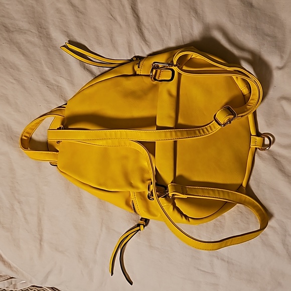 Little Yellow Backpack - Picture 4 of 6
